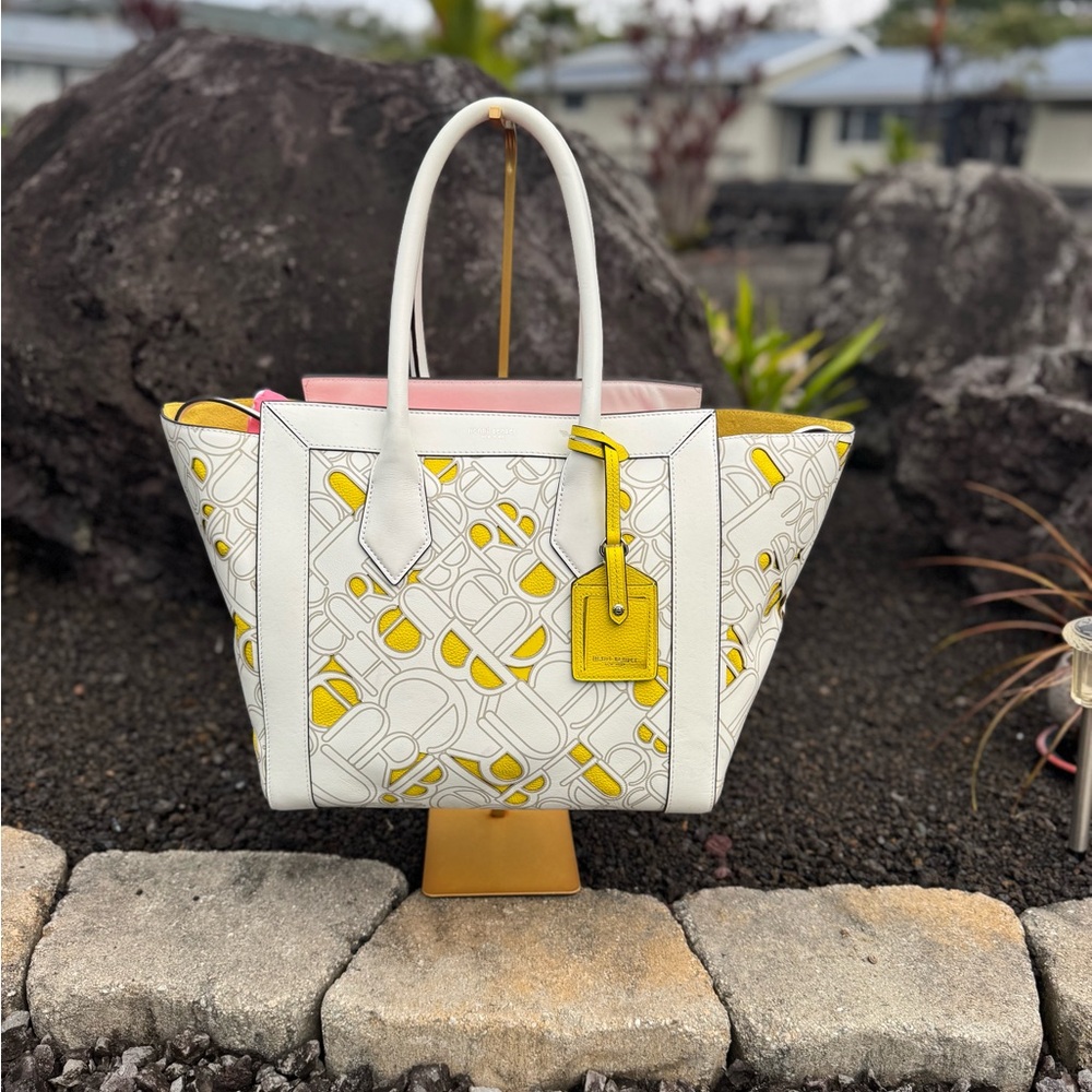 Henri Bendel RARE Tote White Yellow Signature Cutout Leather Bag with Dust Bag - Picture 4 of 16